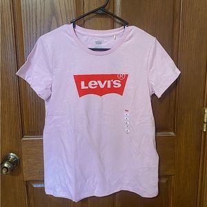 Women’s Levi’s T-shirt size M